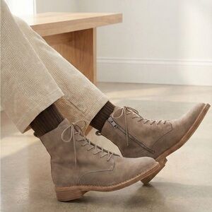 Vince Taupe Grey Suede Henderson Lace Up Combat Boots (Cabria Style) - Size 7